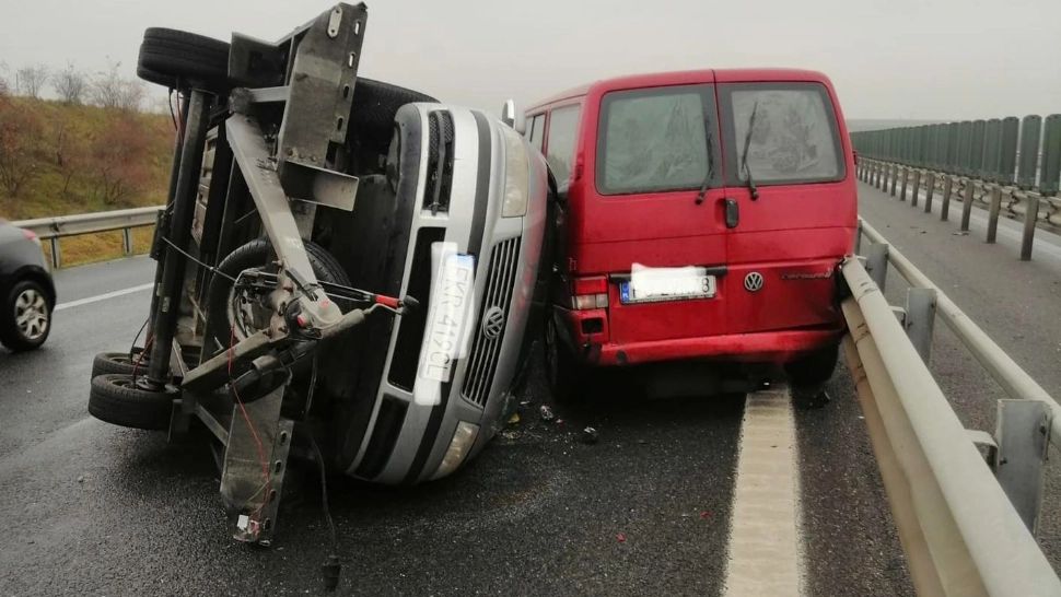 Accident violent pe autostrada Timișoara-Arad: 3 mașini implicate - O femeie a fost rănită - FOTO
