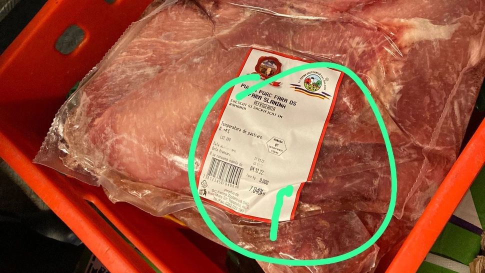 Carne expirată în restaurantele de pe Valea Prahovei. Protecţia Consumatorului, controale de amploare - FOTO