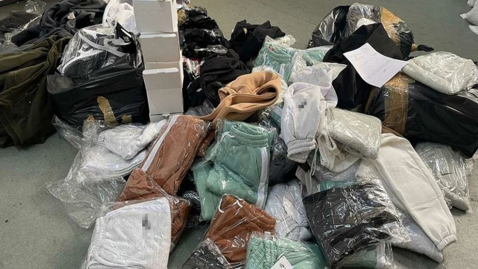 Cantitate impresionantă de bunuri contrafăcute, reţinută de poliţiştii de frontieră de la Giurgiu