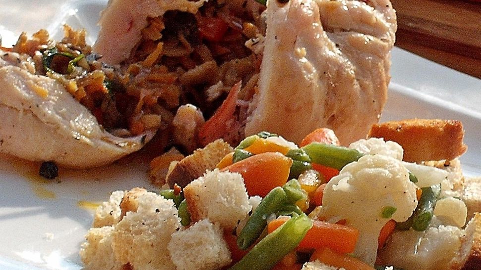 Piept de pui umplut cu legume și crutoane aromate - Secretul unui preparat savuros și suculent