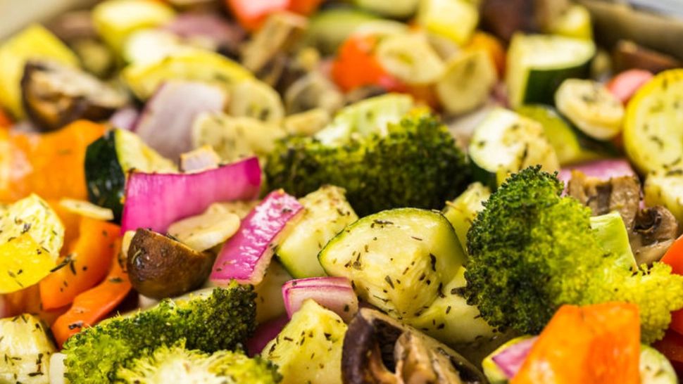 Cât timp trebuie să ții legumele la cuptor. Greșeala pe care ai făcut-o mereu - GHIDUL corect de gătire