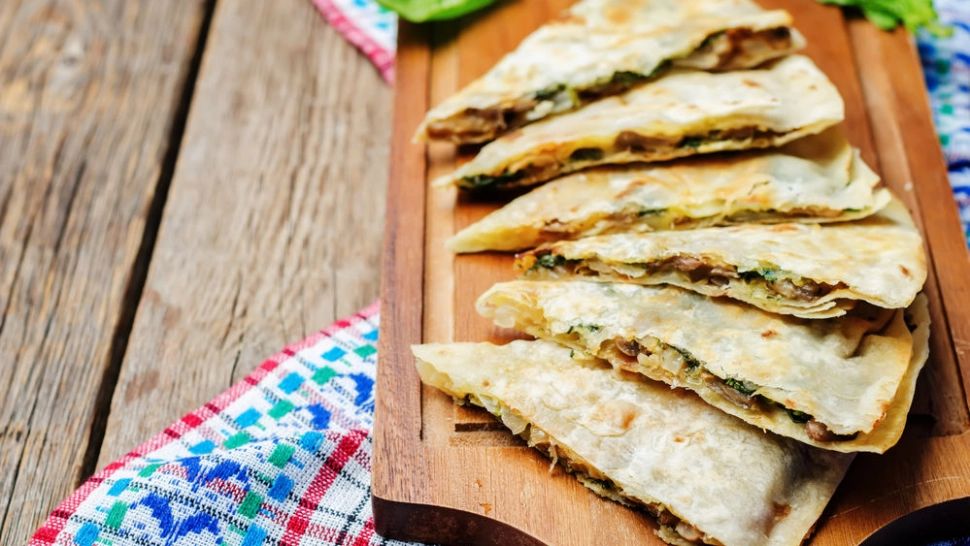 Vrei să-ți remodelezi silueta, dar nu ai timp să gătești? Descoperă 5 gustări sănătoase din 3 ingrediente