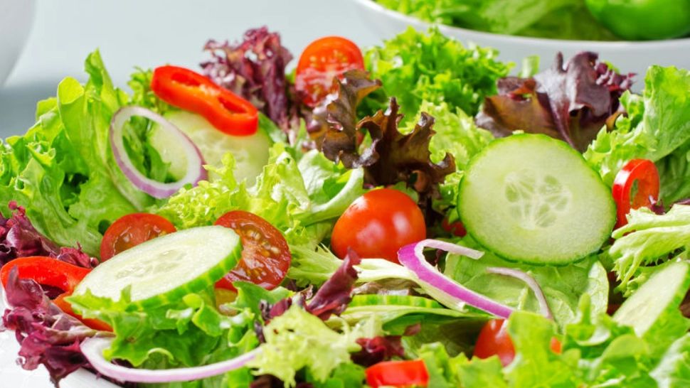 7 obiceiuri zilnice care-ți distrug stomacul de care nu știai până acum