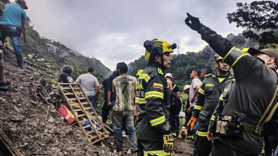 Bilanț tragic: 3 morţi şi 20 de persoane date dispărute în urma unei alunecări de teren în Columbia - FOTO