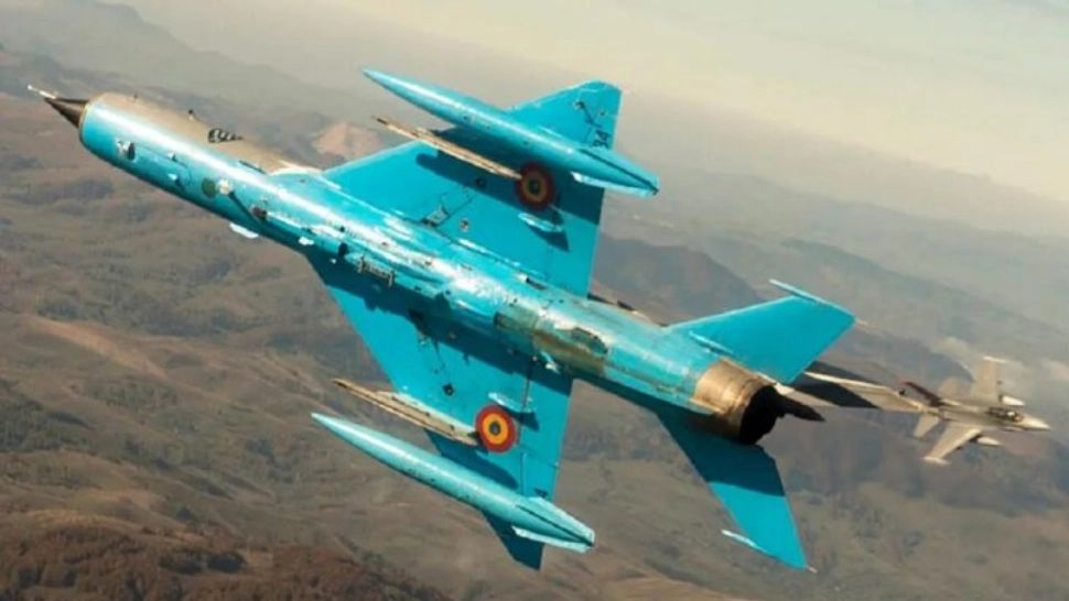 La un pas de tragedie: Un avion de vânătoare MiG-21 s-a prăbușit în Croația - Piloții, catapultați în ultimul moment - FOTO