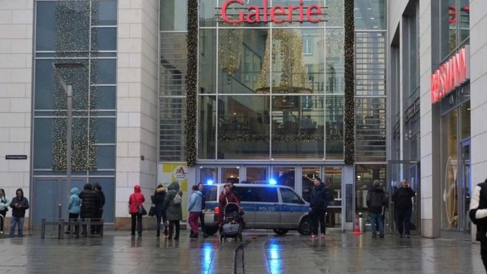 Luare de ostatici într-un mall din Germania. Poliția a evacuat centrul comercial - FOTO