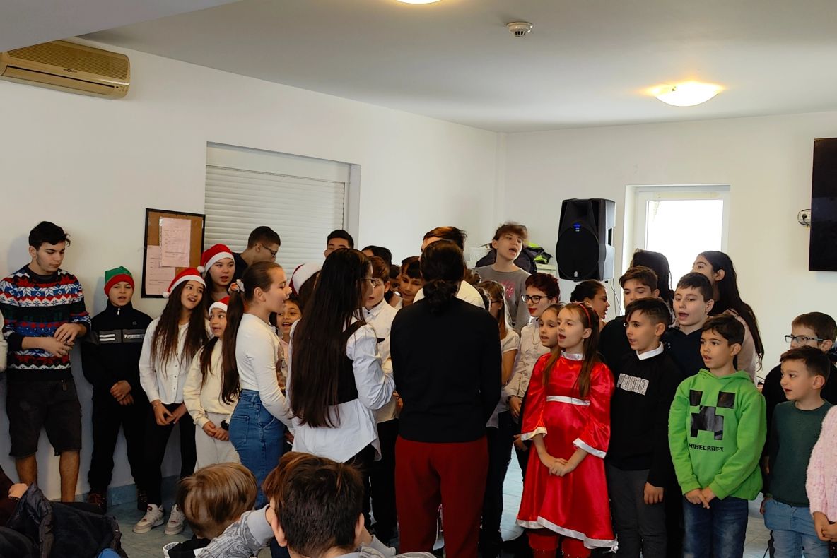 Motocicliștii Ride&Ride, ajutoarele Moșului, de Crăciun - cadouri pentru copiii fără posibilități - VIDEO