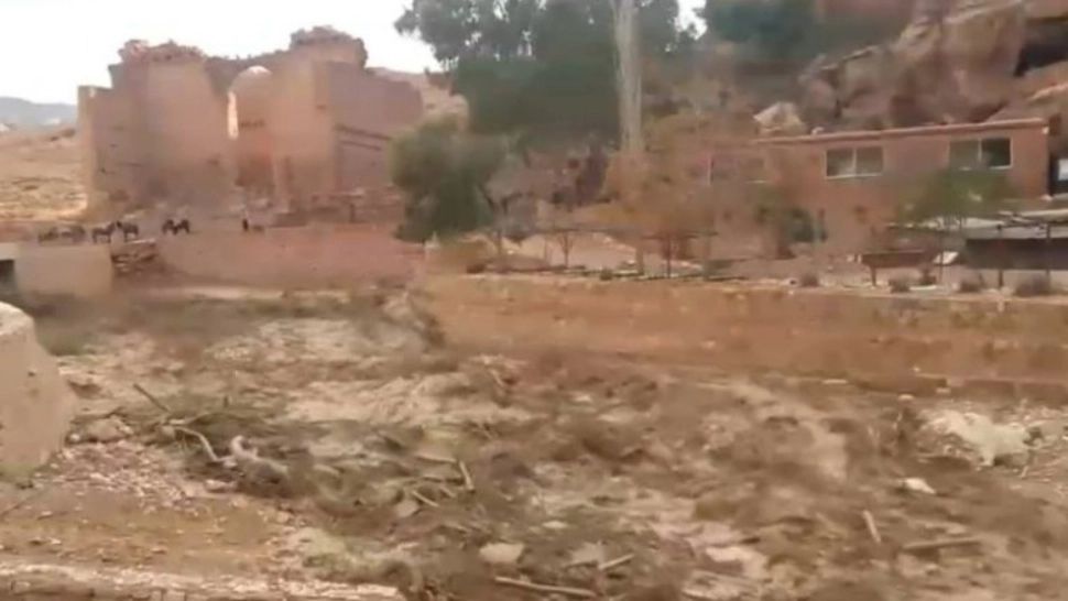 Fenomenele meteo extreme lovesc întreaga lume. Sit arheologic inundat, turiștii au fost evacuați de urgență - VIDEO