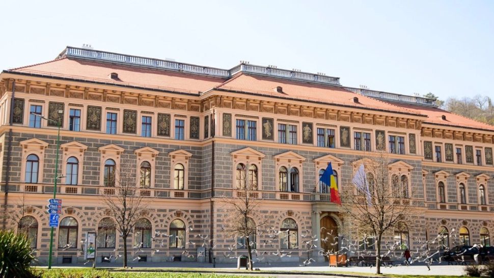 Universitatea din Brașov renunță la băncile și benzinăriile cu capital austriac