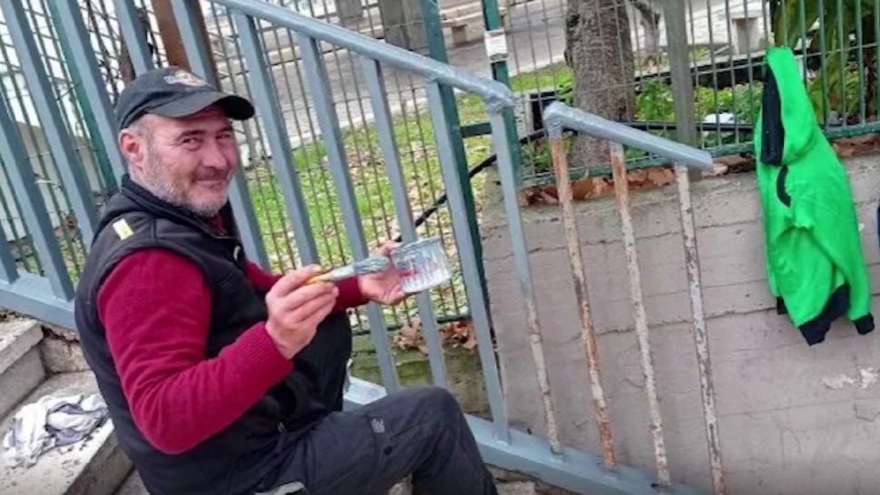 Un român, admirat de italieni, după ce a renovat un pod pietonal. Spirit civic impresionant