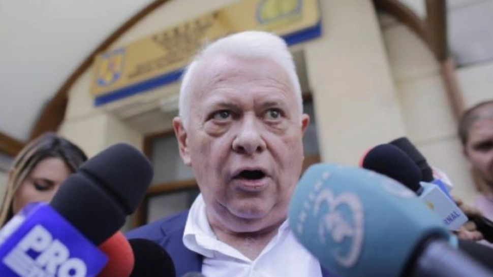 Oamenii cu care Iliescu a condus România, de la activiști PCR, la foști securiști sau informatori - amintirile unui fost apropiat