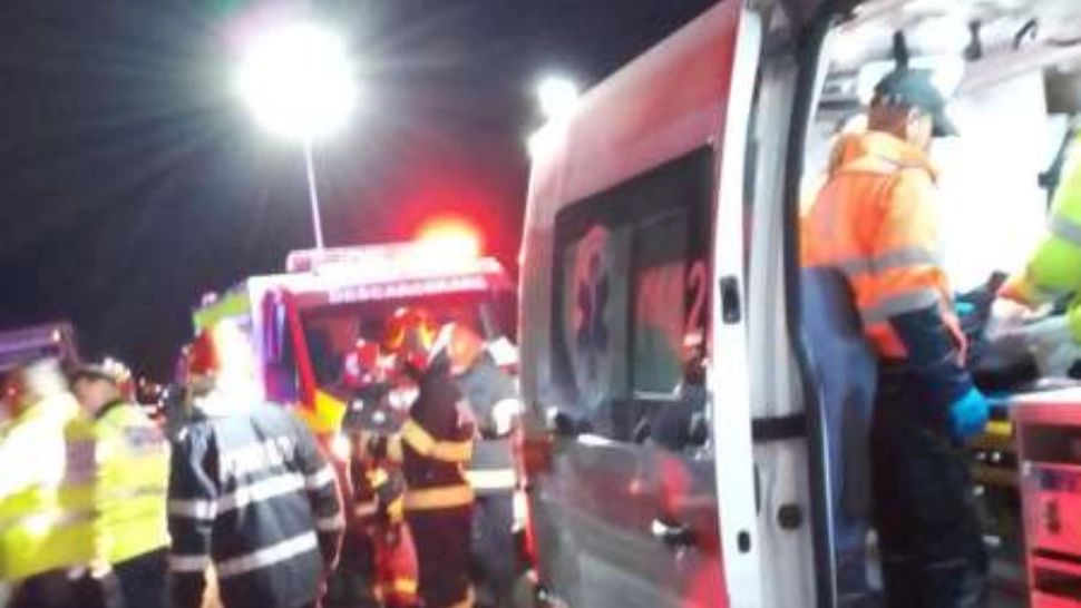 Un adolescent a MURIT şi doi au fost răniţi într-un accident rutier produs de un MINOR