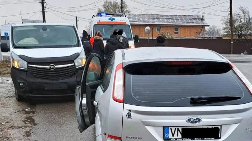 Accident grav între un microbuz şi un autoturism, în Vrancea: două victime | FOTO