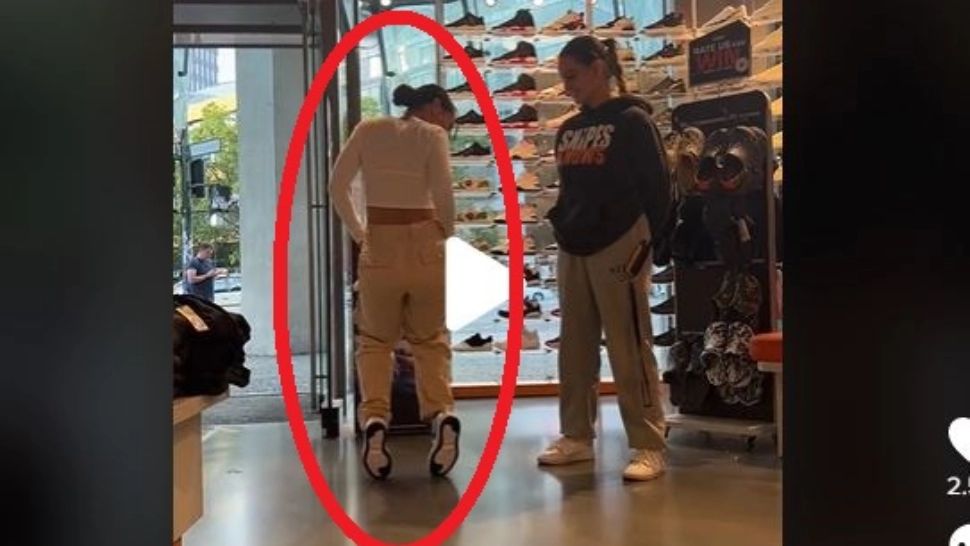 VIDEO – A făcut asta în timp ce proba niște adidași în magazin – Vânzătoarea a intrat în alertă