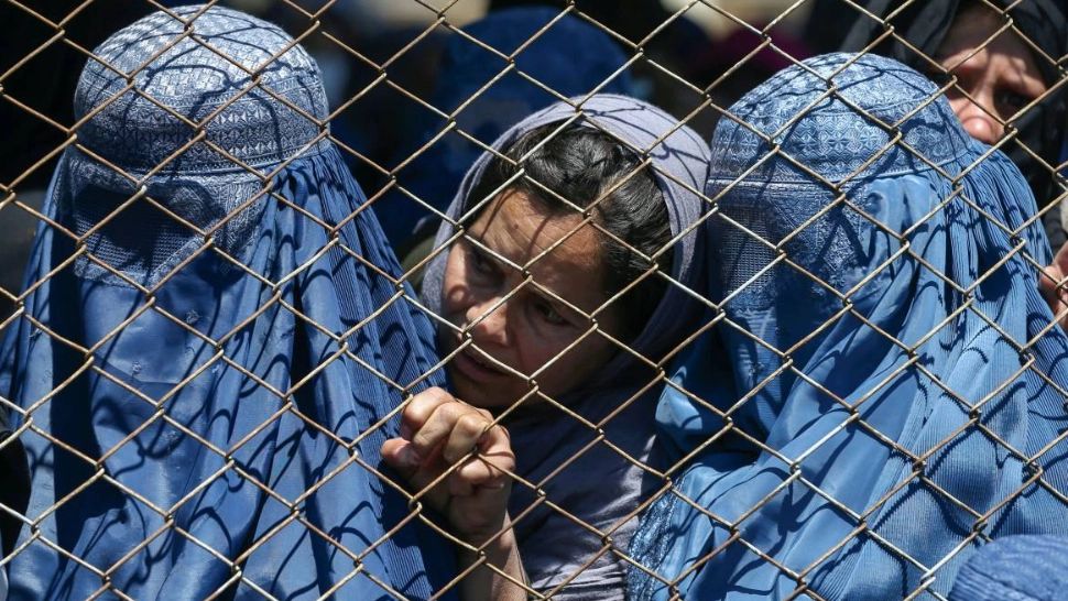 Femeile din Afganistan, supuse unor persecuții uriașe - Regimul taliban le interzice total educația: Accesul în universități, imposibil