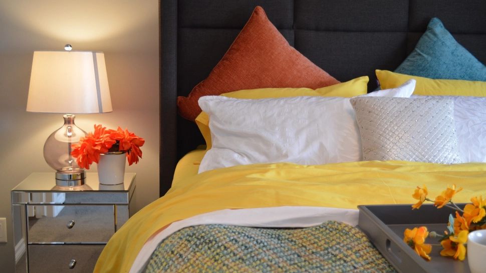 4 obiceiuri dăunătoare pe care le ai când stai acasă