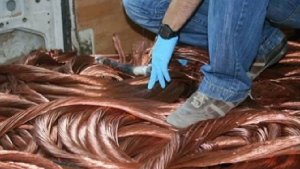 "Mâna lui Dorel". Punct de frontieră rămas fără curent, după ce un muncitor a tăiat un cablu, din greșeală 