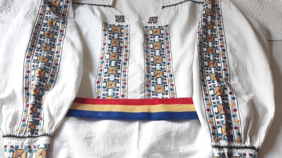 Arta cămăşii cu altiţă, element de identitate culturală în România şi Republica Moldova, înscrisă pe Lista reprezentativă a patrimoniului cultural imaterial al umanităţii