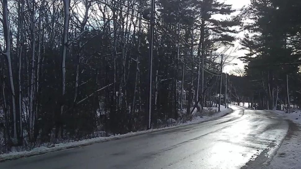 Atenționare nowcasting Cod galben de vânt, ploaie şi polei în orele următoare. Care sunt zonele vizate