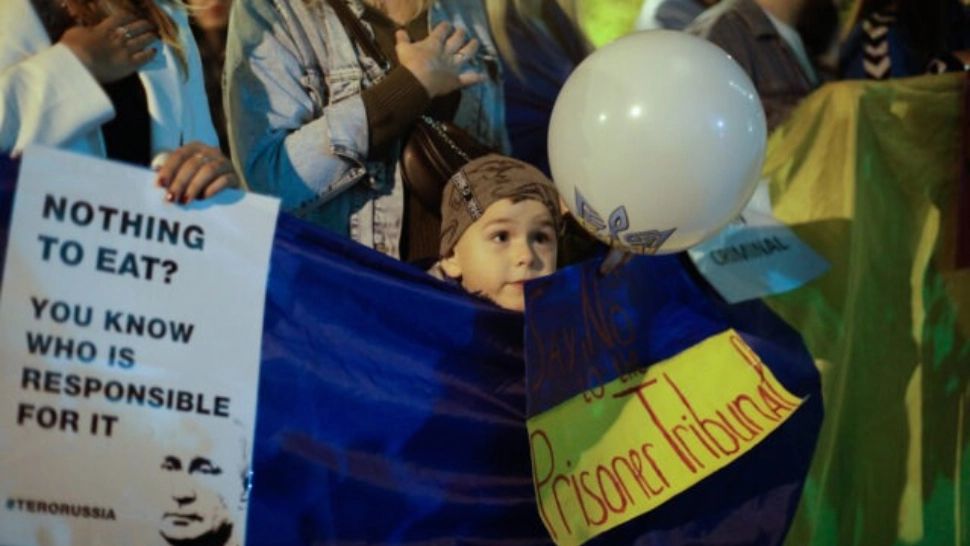 Copiii ucraineni îi cer lui Moș Crăciun sisteme de apărare antiaeriană, arme și victorie - Mărturii emoționante