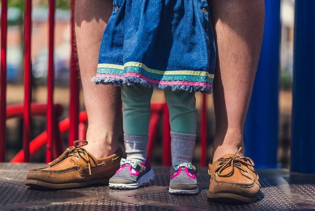  O fetiță de 5 ani se zbate între viață și moarte la spital după ce a fost spălată pe cap cu o substanță pentru deparazitarea oilor