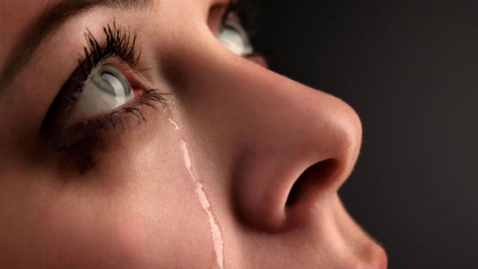 O femeie fără adăpost, împinsă cu brutalitate de un grup de adolescenți, a murit la scurt timp după ce a fost agresată 