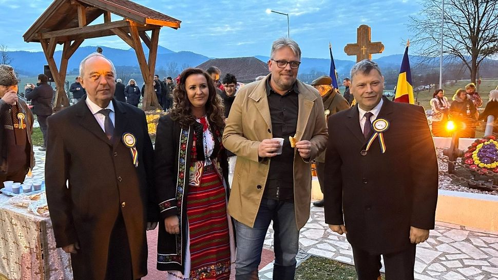 Parlamentarul german care a zis că-n România este "Vestul sălbatic" s-a răzgândit, după o ciorbă de burtă cu țuică