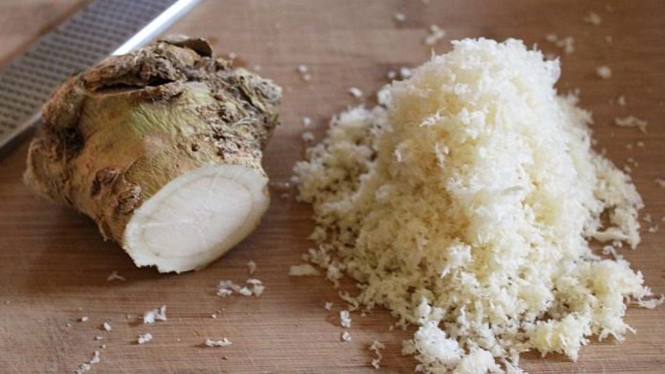 Tragi hrean pe nas și scapi de bolile de sezon. Cu oțet de mere, efectul este nebănuit