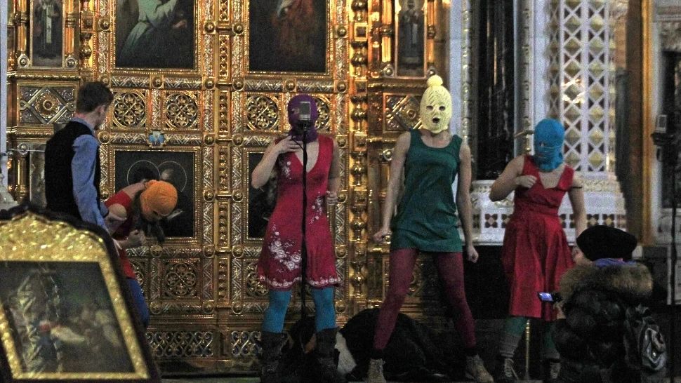 Pussy Riot, melodie-manifest împotriva războiului din Ucraina: Criminalul Putin, canibal monstruos - VIDEO