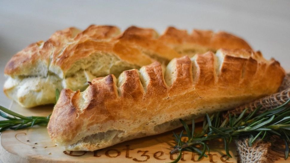 Ce conține pâinea din magazinele românești - OTRAVĂ LA RAFT. InfoCons: "Gândiți-vă bine când o cumpărați!"