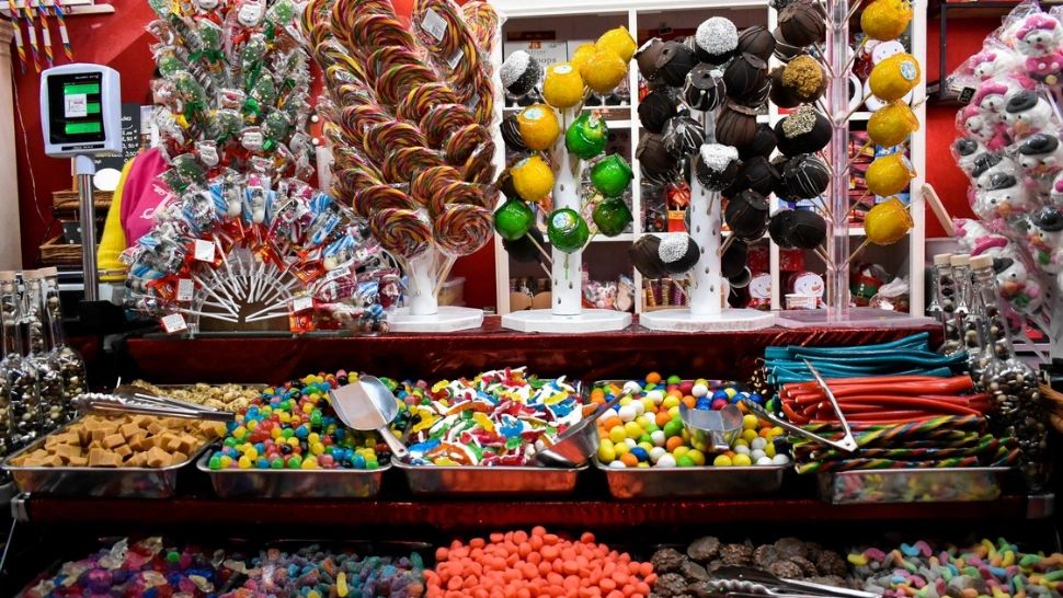 Bomba alimentară de sub brad. Cât de periculoase sunt BOMBOANELE de Crăciun 