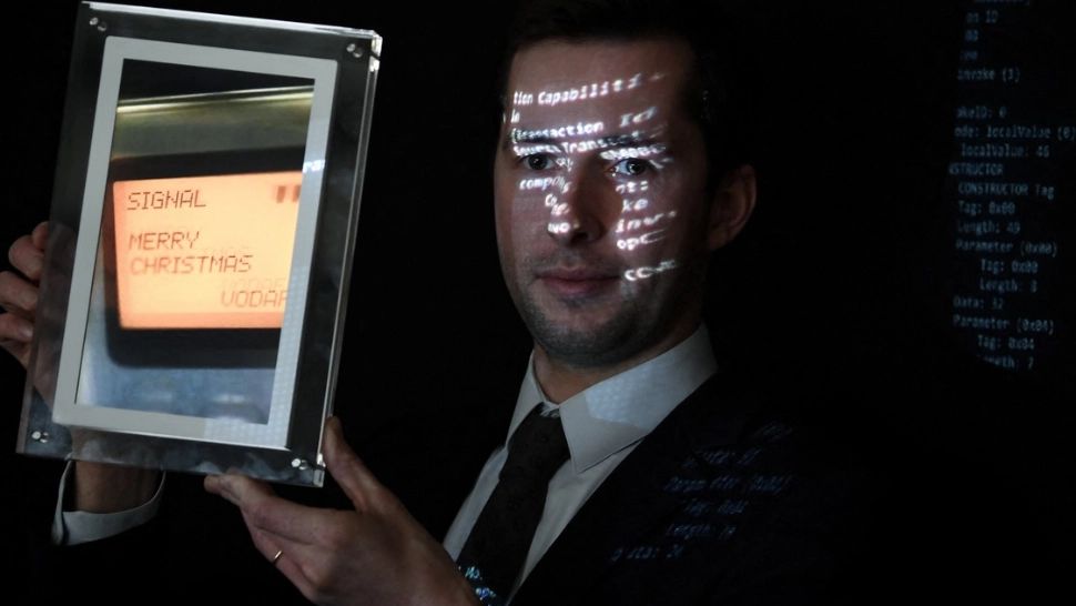 SMS-ul a împlinit 30 de ani. A fost trimis de pe calculator, iar mobilul cântărea 2 kilograme