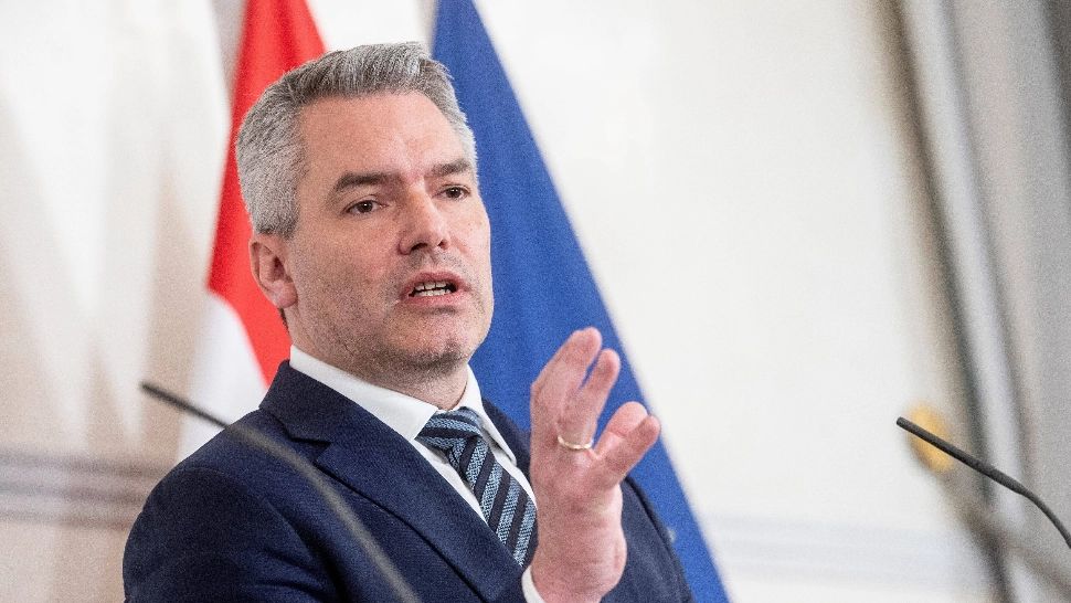 Slovacia, noua sursă de imigranți a Austriei. Cancelarul Karl Nehammer, controale-fulger la granițe