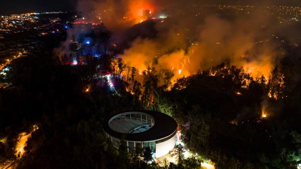 Incendiu devastator în Chile: 2 morți, peste 400 de locuințe avariate - FOTO