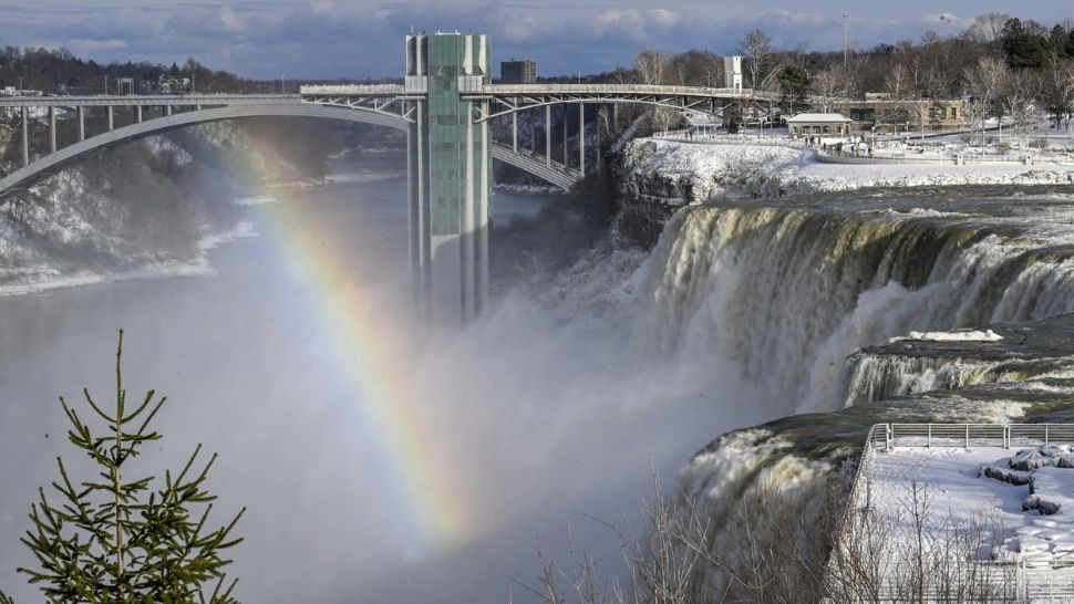 A înghețat cascada Niagara. Imagini nemaivăzute în ultimele decenii - GALERIE FOTO  