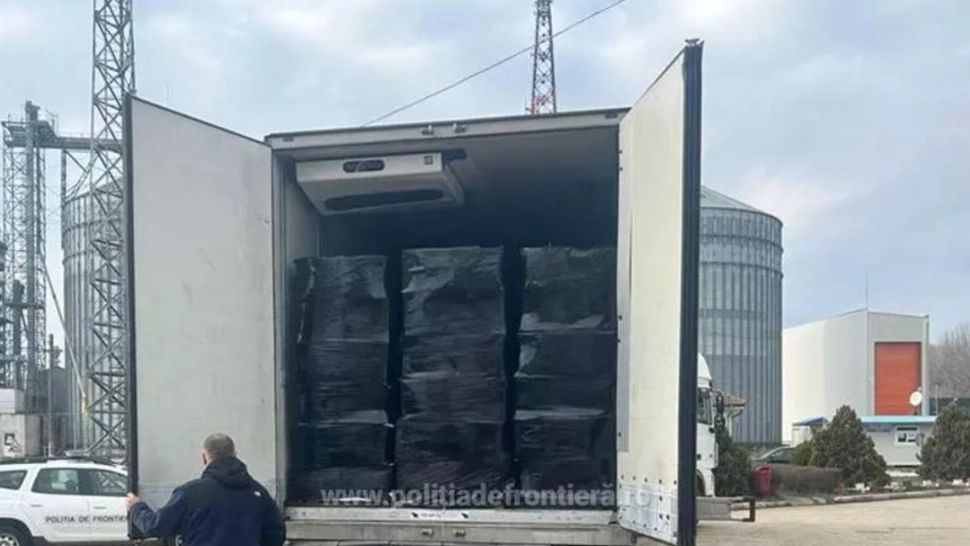 Ţigări de contrabandă de peste 1,5 milioane de euro găsite ascunse într-un camion cu produse de igienă, în Vama Bechet