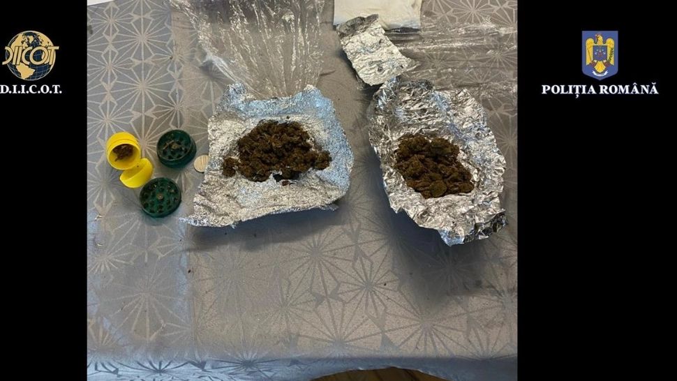 7 persoane, arestate într-un dosar de trafic de minori şi de droguri. Victimele, racolate prin metoda "loverboy"