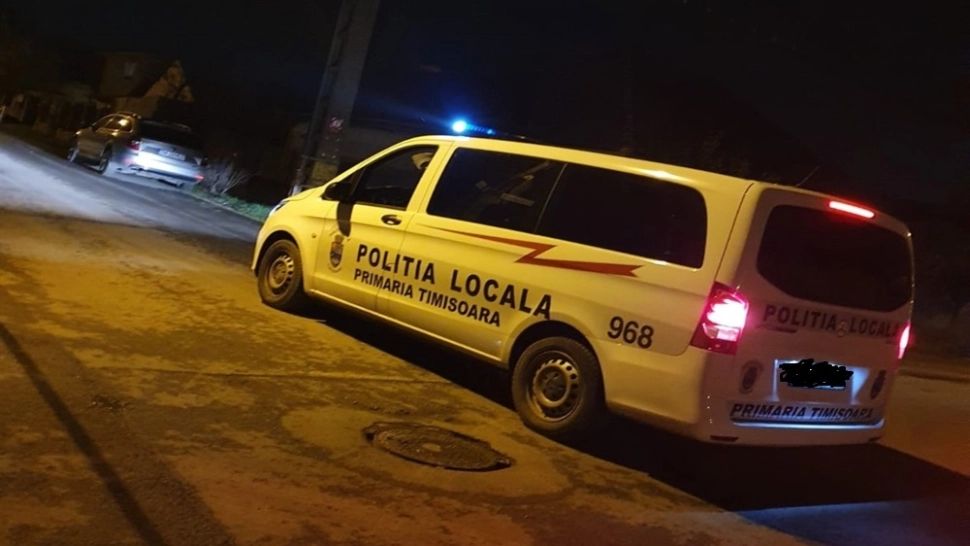 Accident în centrul Timișoarei, între un taxi și o autospecială a Poliției Locale: două persoane, rănite