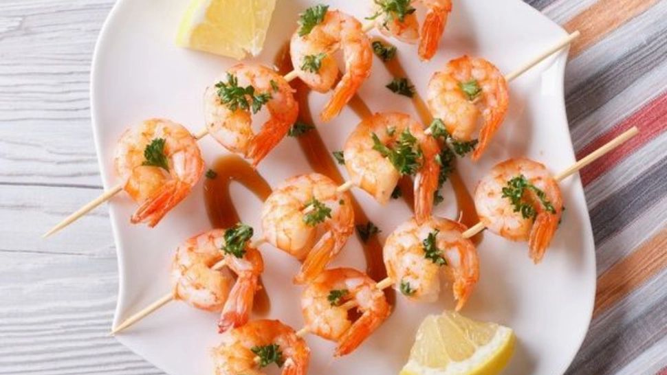 Frigărui de creveți cu lămâie și usturoi - rețeta de care te vei îndrăgosti pe loc!