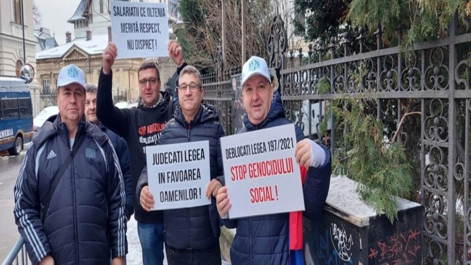 Angajaţii CE Oltenia, protest la sediul Înltei Curţi de Casație și Justiție! Sindicalist: "Astăzi suntem în București să ne strigăm DREPTATEA"