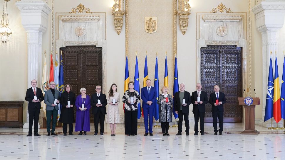 Președintele Iohannis a decorat o serie de personalități și instituții de cultură cu prilejul Zilei Culturii Naționale - FOTO & VIDEO