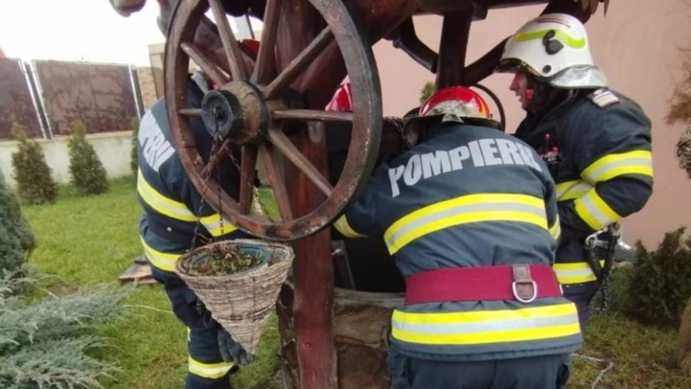 Bătrân mort, după ce a căzut într-o fântână adâncă de 3 metri. Medicii nu am mai putu face nimic pentru a-i salva viața