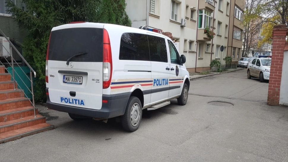 Jaf ca în filme, într-un bar din Dolj. Hoții au fugit cu 20.000 de lei şi produse în valoare de 8.000 de lei