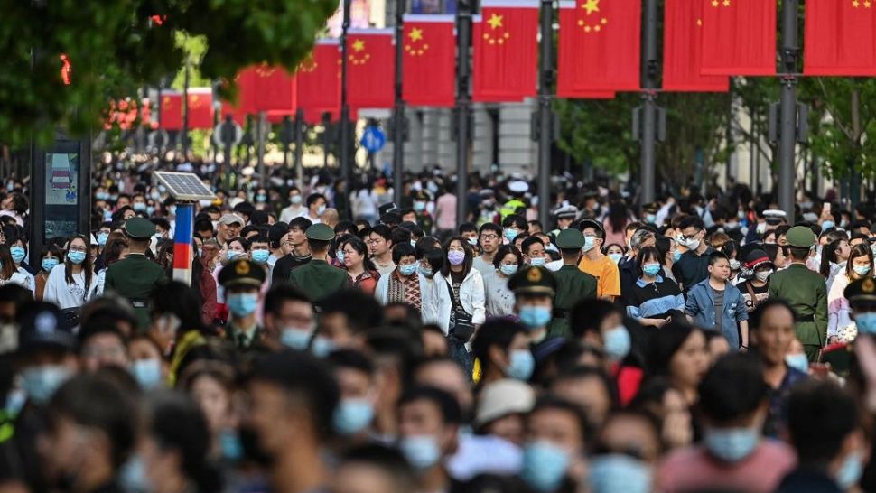 Chinezii, obligați să renunțe la politica „zero Covid”. Economia se gripează