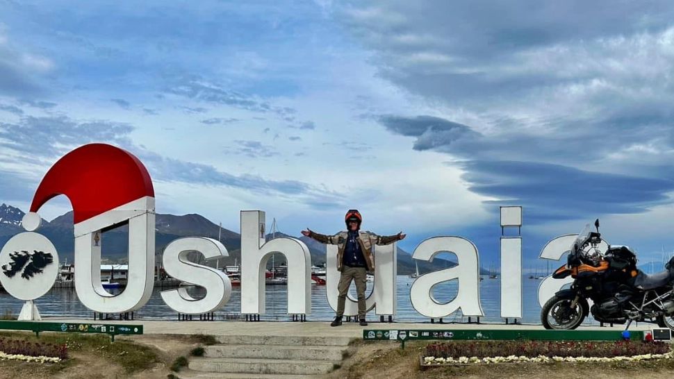 Povestea românului care străbate lumea pe două roți. A mers 2000 de kilometri prin ”Marele Nimic” 