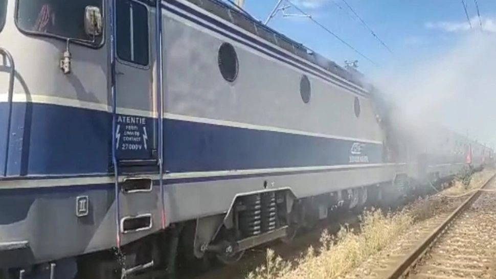 O locomotivă de tren a luat foc, pe ruta Timişoara-Reşiţa. Călătorii au fost evacuați de urgență