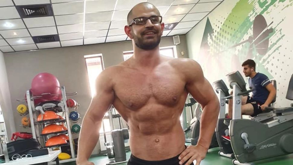 Cine este antrenorul de fitness acuzat că a pus droguri în prăjituri. DIICOT, descoperire-surpriză la percheziții