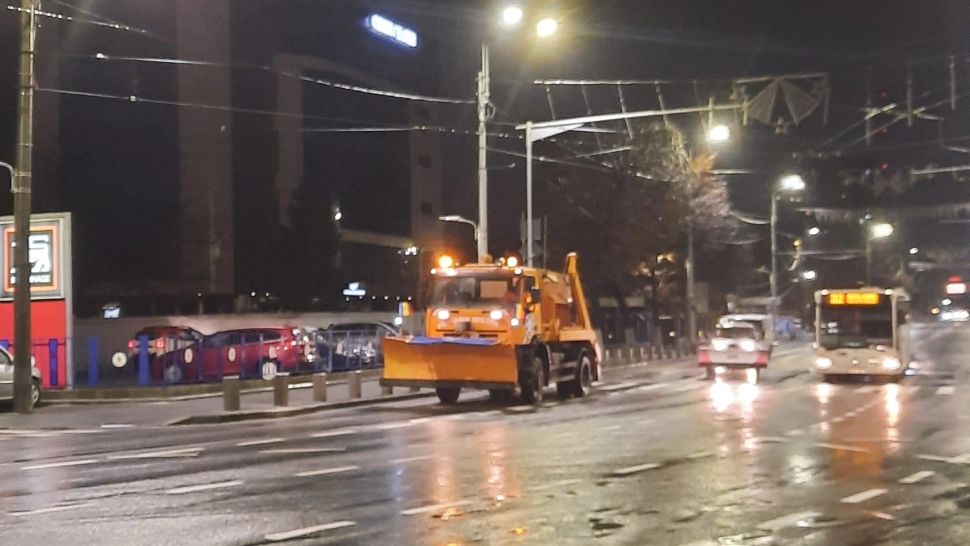 Echipajele de deszăpezire ale Sectorului 4 rămân în stradă cu efective complete, în următoarele 24 de ore