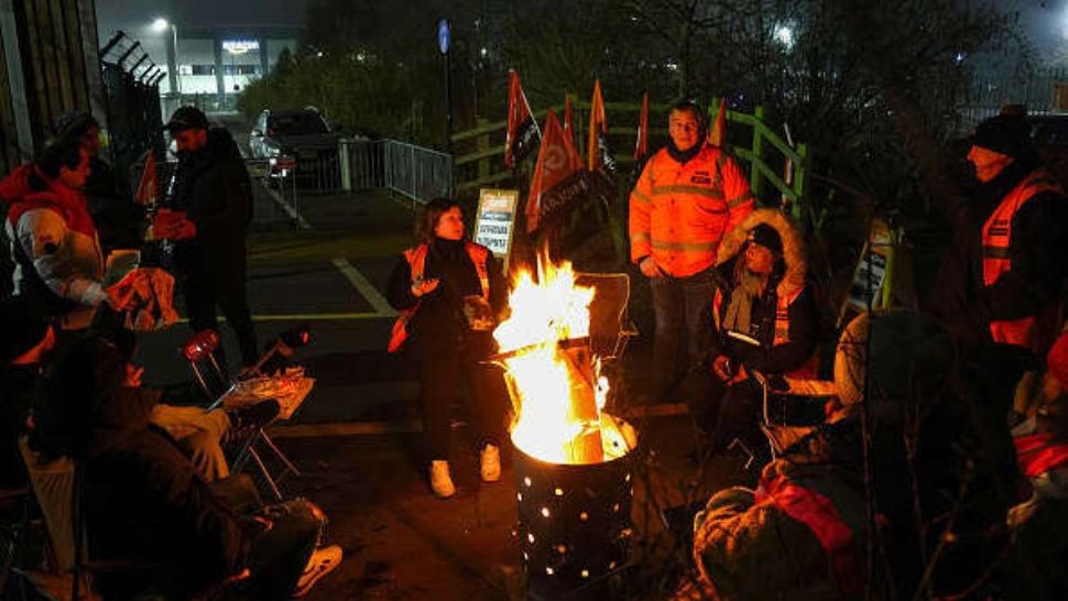 Grevă la gigantul Amazon pentru salarii mai bune - Englezii, monitorizați strict și când merg la toaletă - VIDEO 