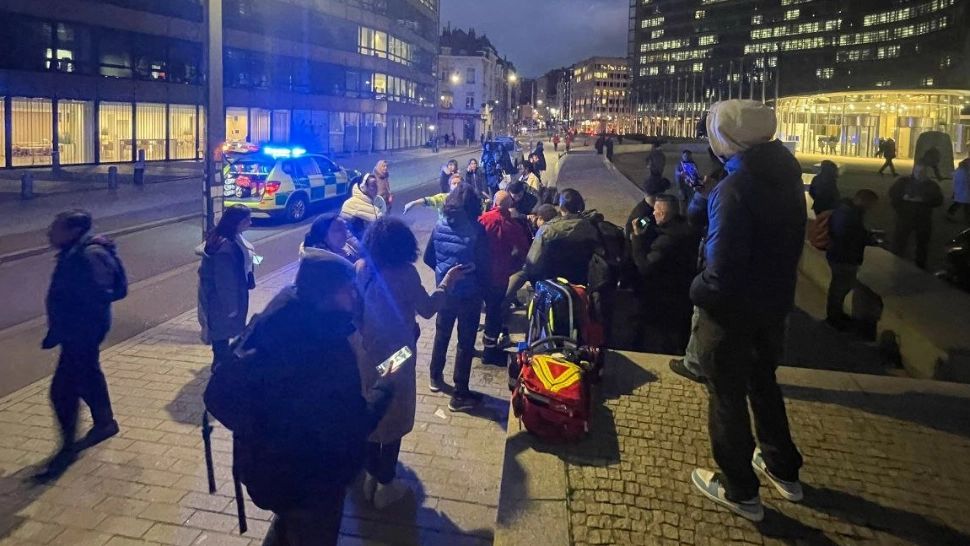 ALERTĂ la Bruxelles: Mai mulți călători au fost înjunghiați la metrou - Cum a fost prins atacatorul - VIDEO